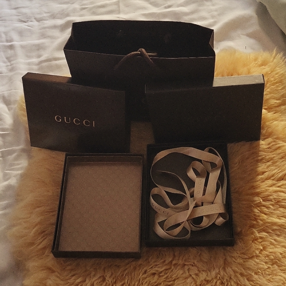 Gucci gift boxes,bag, and ribbon - Picture 2 of 3
